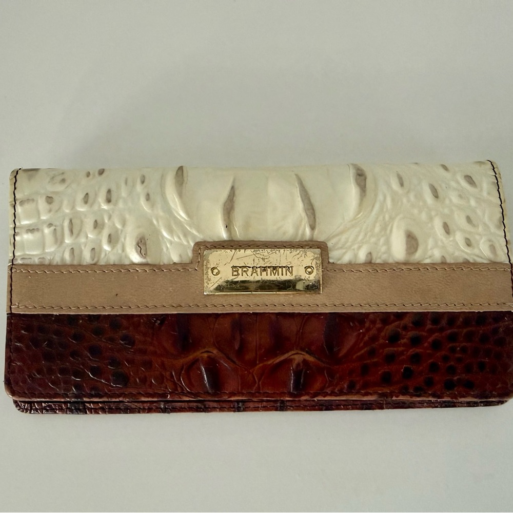 🤎 Brahmin Ady Tri-Texture Croc Embossed Wallet in White, Tan & Brown 🤎